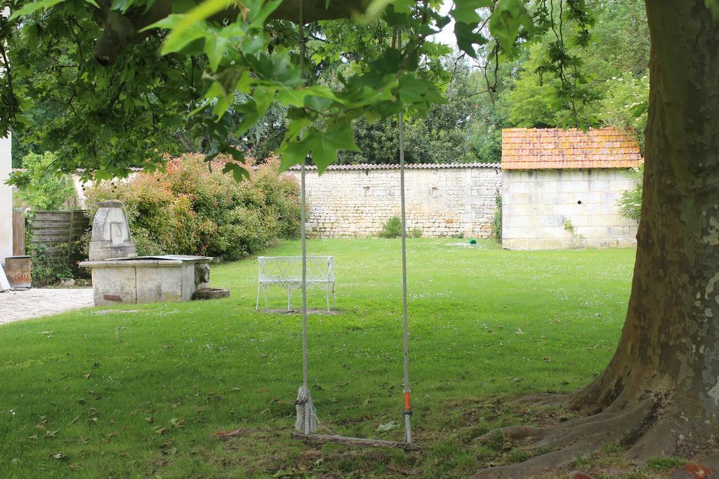 Domaine Des Chais Thénac Exteriör bild