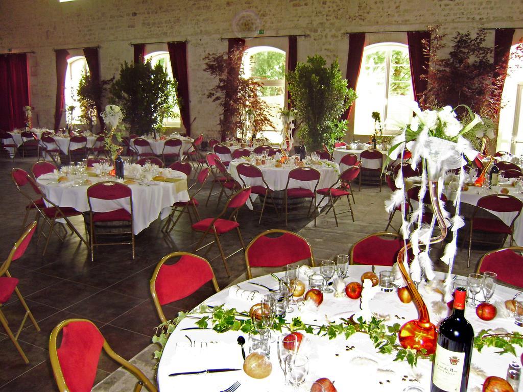 Domaine Des Chais Thénac Exteriör bild