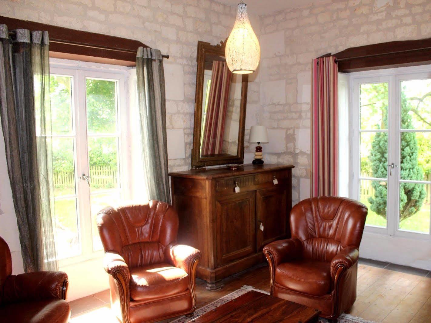 Domaine Des Chais Thénac Exteriör bild