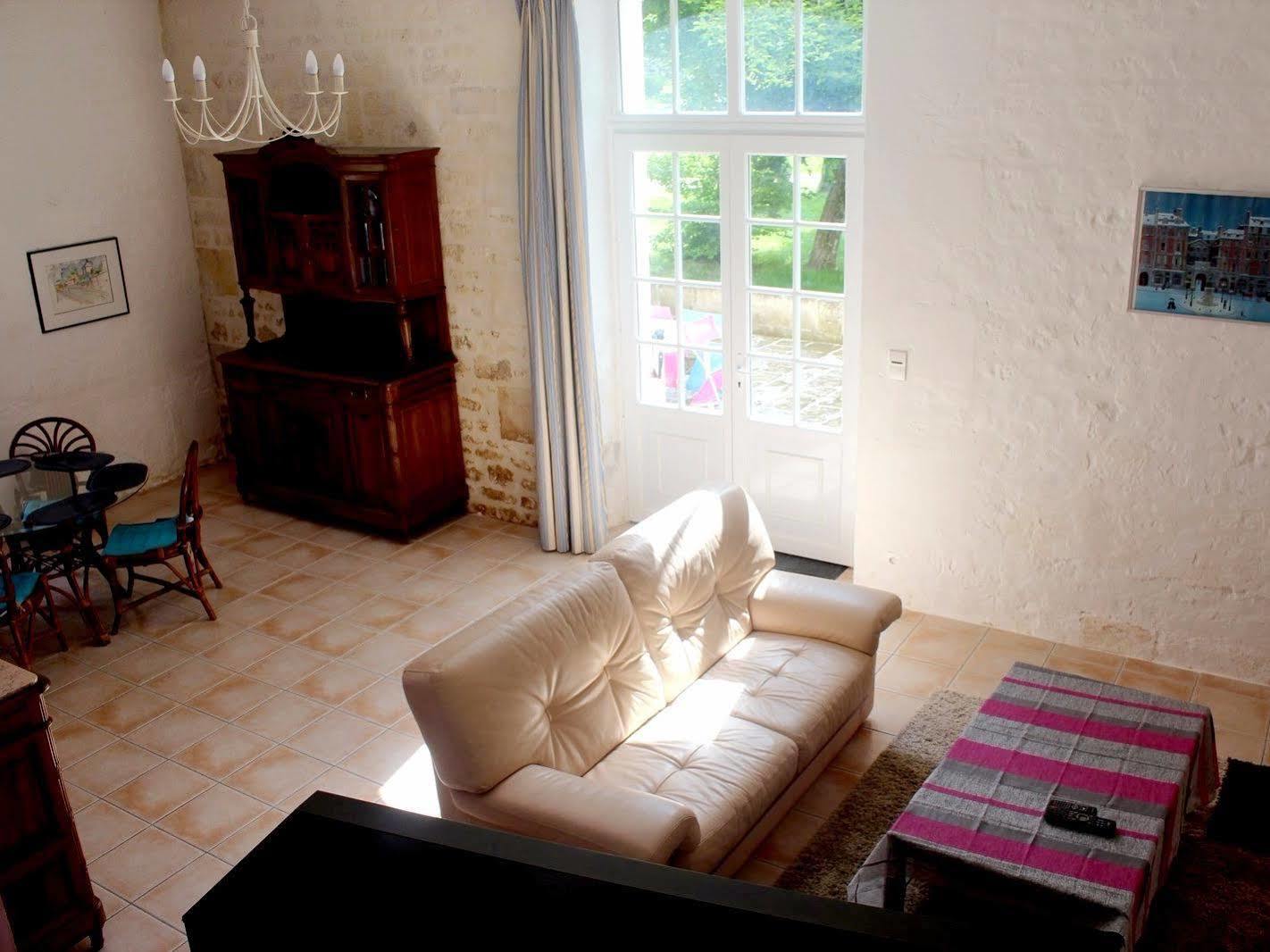 Domaine Des Chais Thénac Exteriör bild