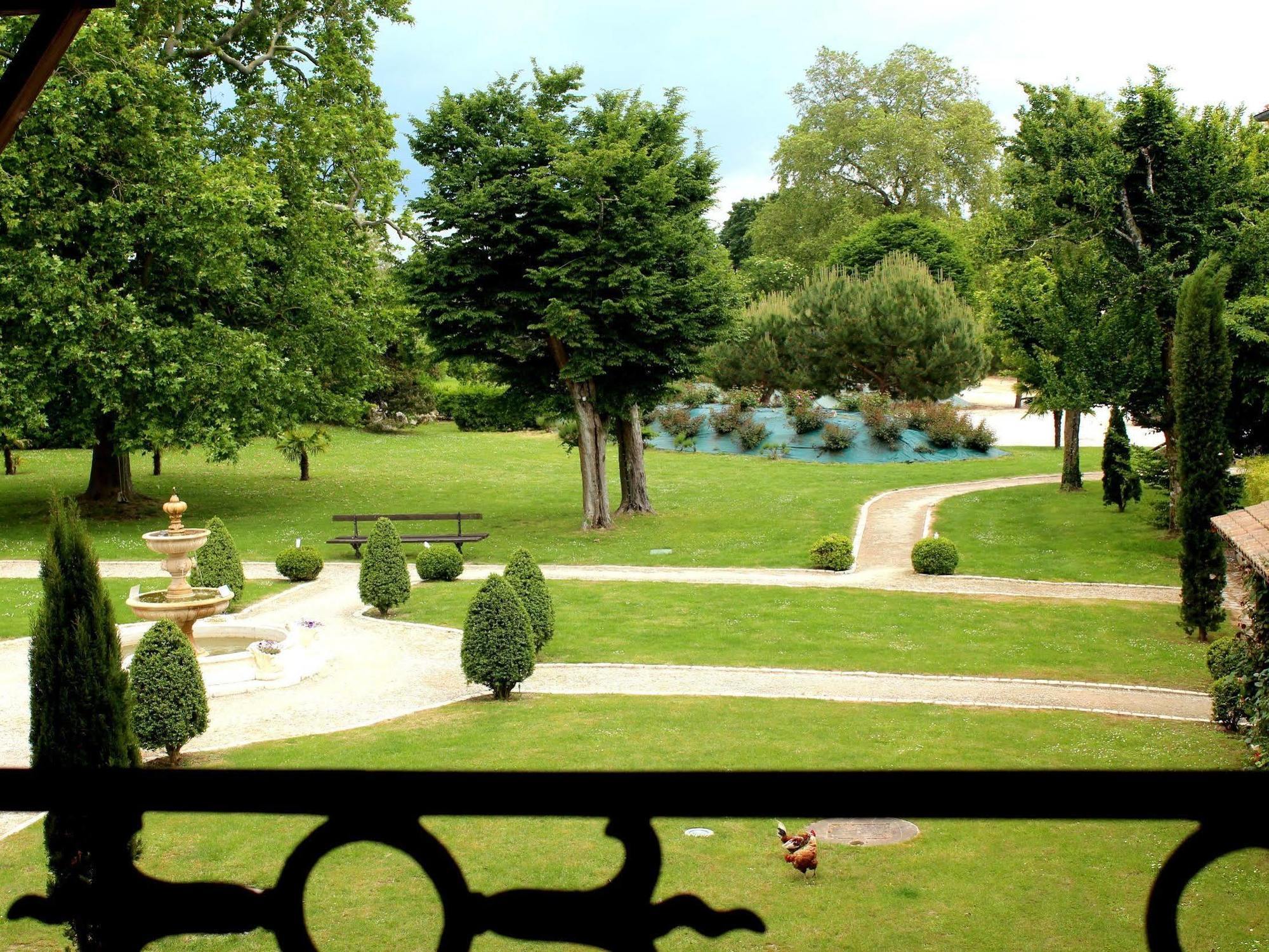 Domaine Des Chais Thénac Exteriör bild