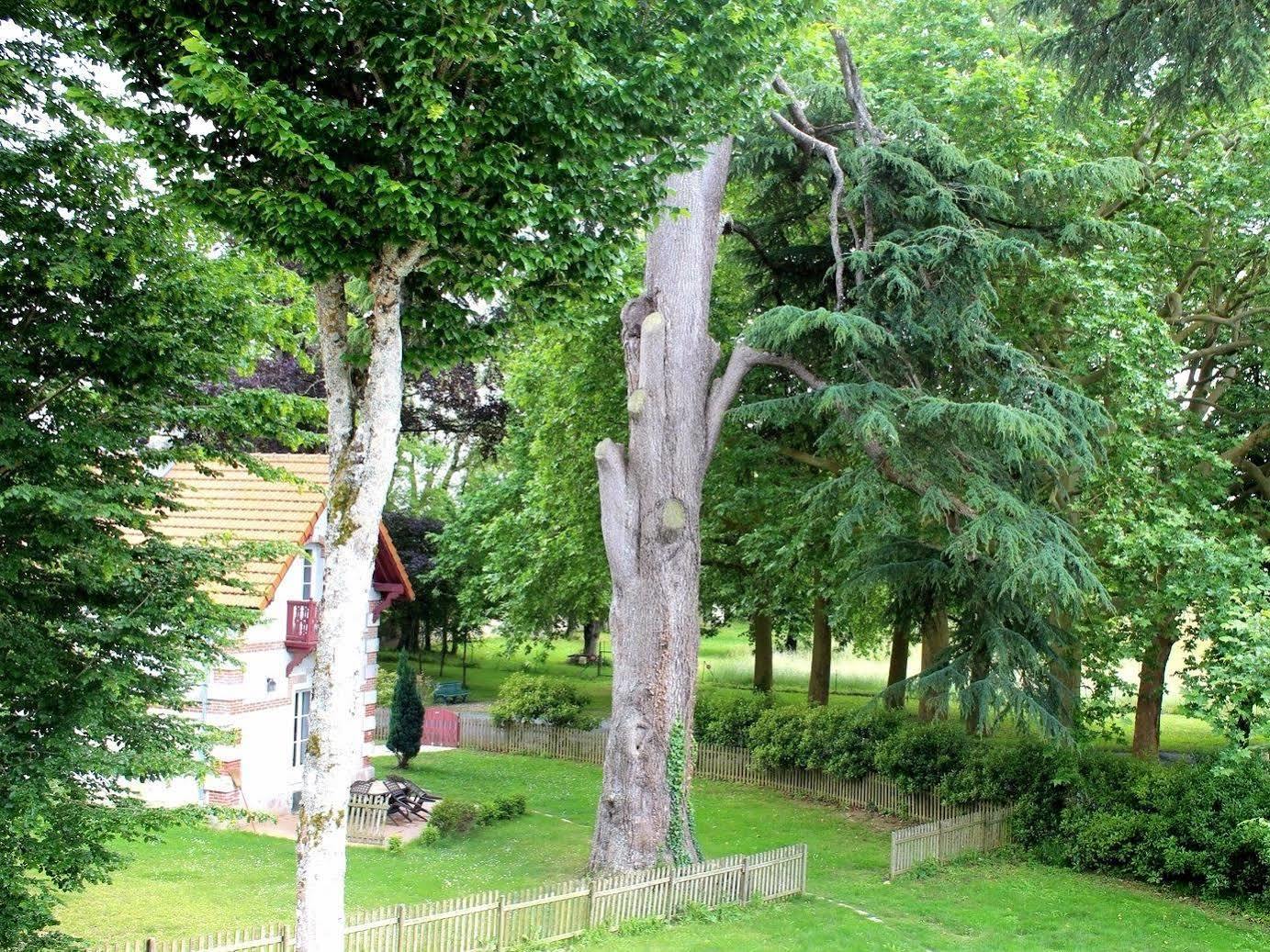 Domaine Des Chais Thénac Exteriör bild